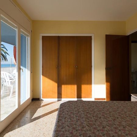Apartamento En 1Era Linea Mar Con Terraza De 25M2 Castelldefels Exteriér fotografie