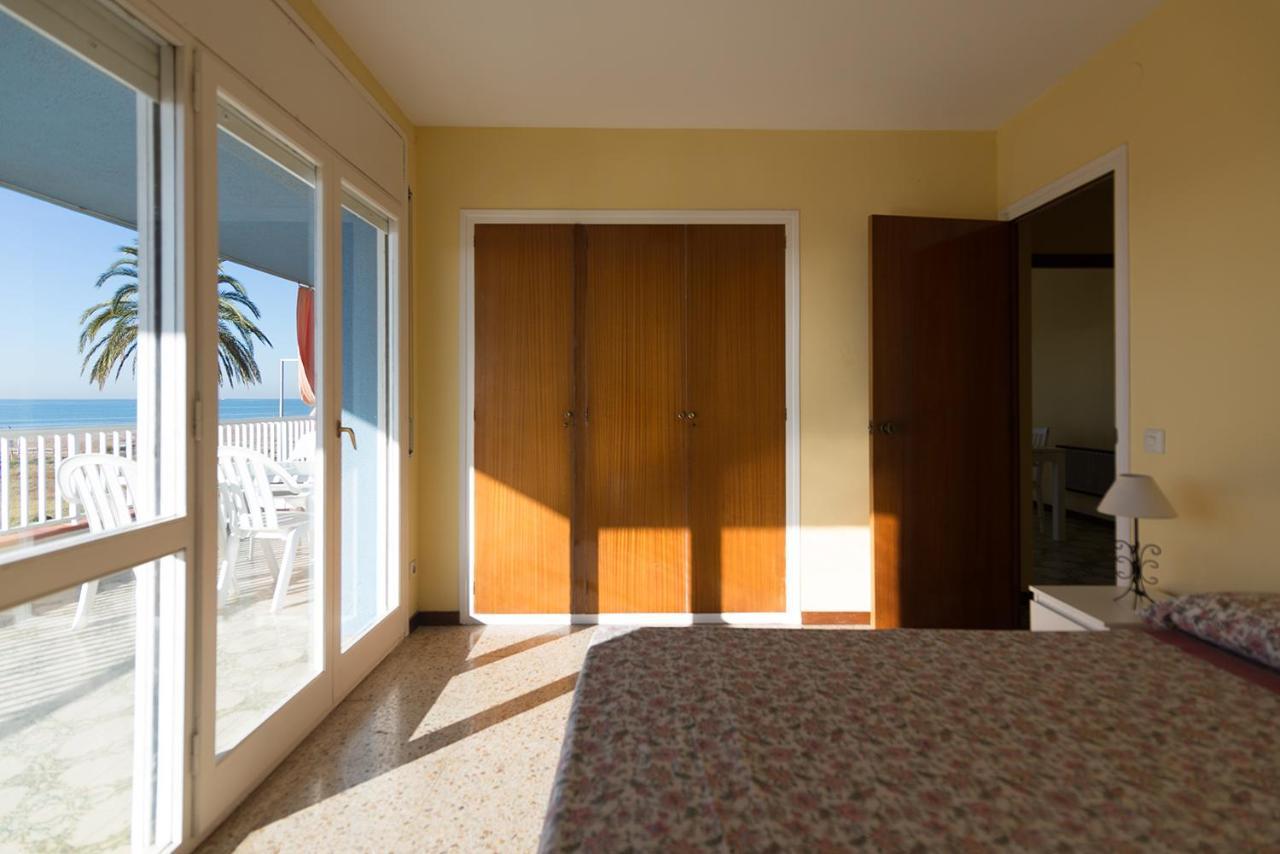Apartamento En 1Era Linea Mar Con Terraza De 25M2 Castelldefels Exteriér fotografie